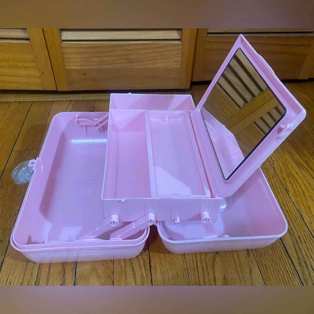 Vintage Caboodles case- pink and sparkly with mirror